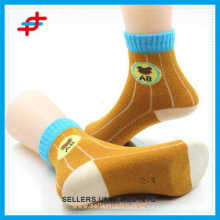 calcetines de tubo de dibujos animados súper lindos para niños para venta al por mayor, coloridos y baratos, calcetines para niños de venta caliente